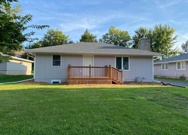 Property at 604 Giles Pl, Albert Lea, MN 56007, 4 beds, 2 baths