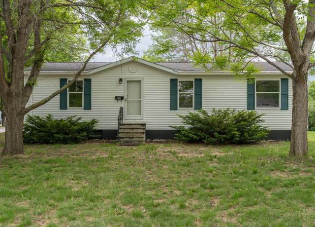 Property at 438 Swift St, Saint Peter, MN 56082, 5 beds, 2 baths