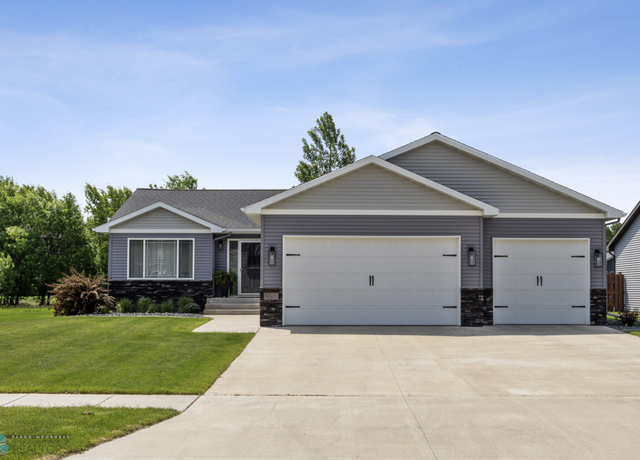 Property at 5705 67th St S, Fargo, ND 58104, 3 beds, 3 baths