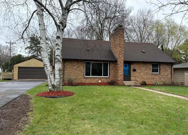 Property at 1910 Dellwood Ave, Roseville, MN 55113, 4 beds, 2 baths