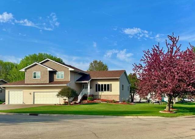 Property at 707 26th St SW, Austin, MN 55912, 5 beds, 4 baths