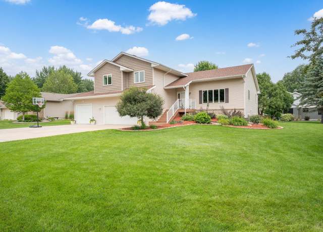 Property at 707 26th St SW, Austin, MN 55912, 5 beds, 4 baths