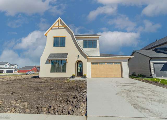 Property at 8820 Northern Lights Ave, Fargo, ND 58047, 4 beds, 4 baths