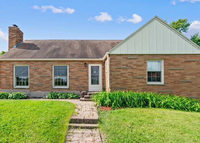 Property at 1272 County Road D Cir E, Saint Paul, MN 55109, 3 beds, 3 baths