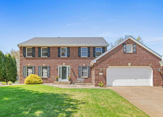 Property at 209 Meadowood Ln, Vadnais Heights, MN 55127, 4 beds, 4 baths
