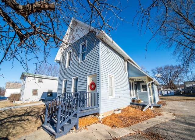 Property at 824 Main St S, Chatfield, MN 55923, 4 beds, 2 baths