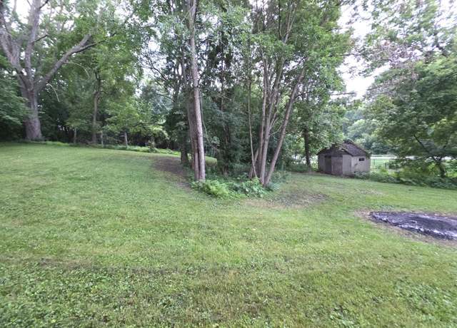 Property at 10605 Crestridge Dr, Minnetonka, MN 55305, 3 beds, 1 bath
