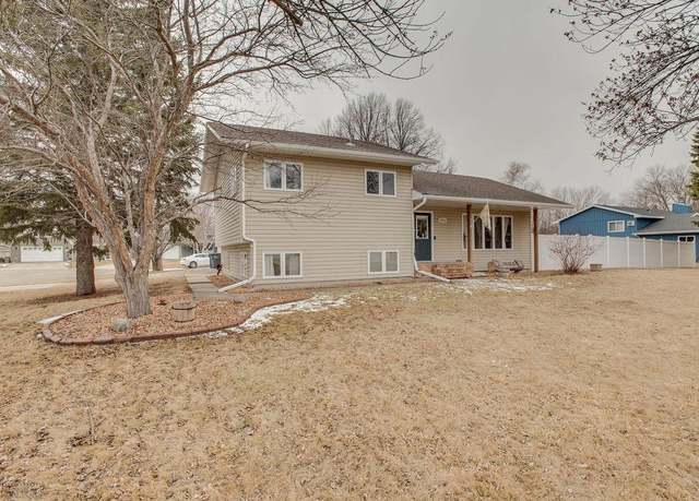 Property at 2933 Hanover Ave S, Moorhead, MN 56560, 4 beds, 2 baths