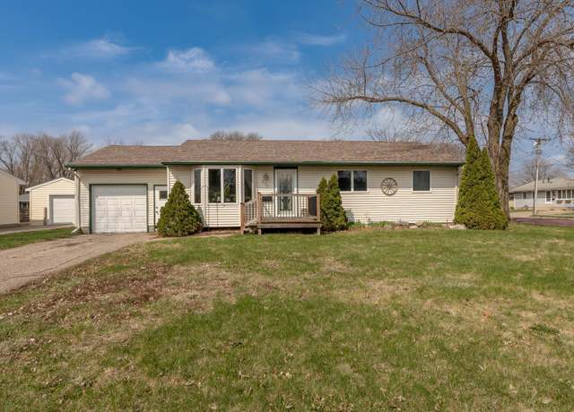 Property at 230 N Black Eagle Dr, Mankato, MN 56001, 5 beds, 3 baths