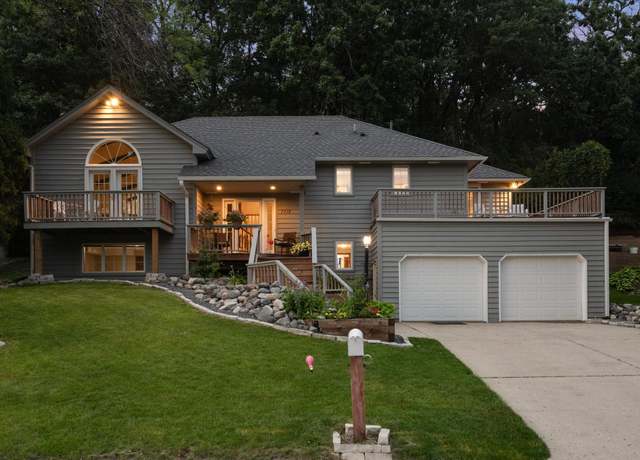 Property at 7712 W 84th Street Cir, Bloomington, MN 55438, 3 beds, 3 baths