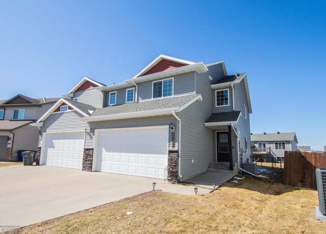 Property at 1217 39th Ave S, Moorhead, MN 56560, 4 beds, 4 baths