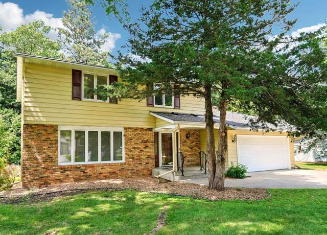 Property at 1935 Hythe St, Roseville, MN 55113, 4 beds, 2 baths