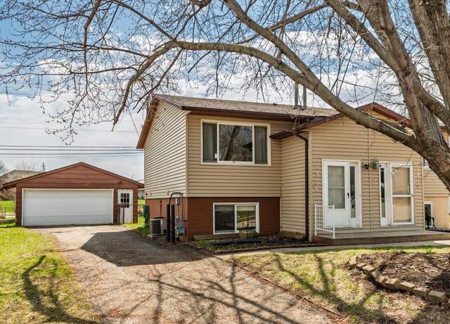 Property at 1814 42nd St NW, Rochester, MN 55901, 2 beds, 2 baths