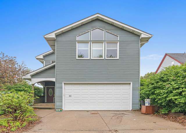 Property at 338 Aurora Ave, Saint Paul, MN 55103, 5 beds, 3 baths