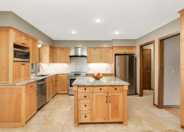 Property at 878 Lakewood Hills Rd, Eagan, MN 55123, 3 beds, 4 baths