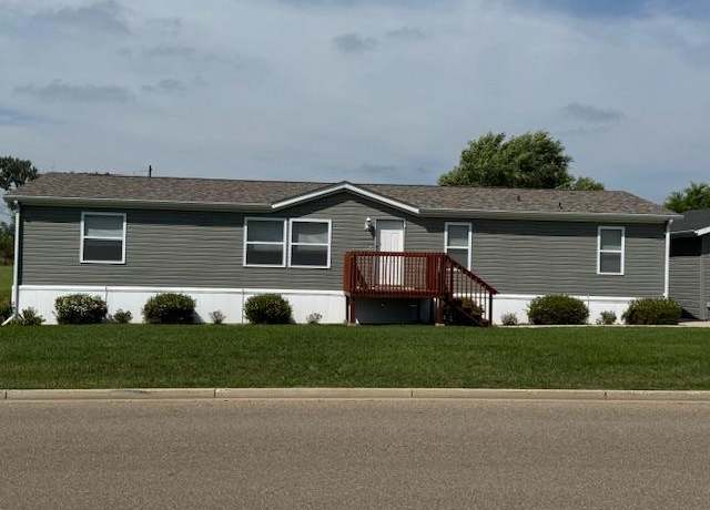 Property at 1405 48th St W, Williston, ND 58801, 4 beds, 2 baths