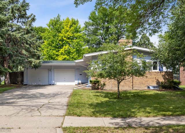 Property at 2309 9th St S, Fargo, ND 58103, 3 beds, 3 baths