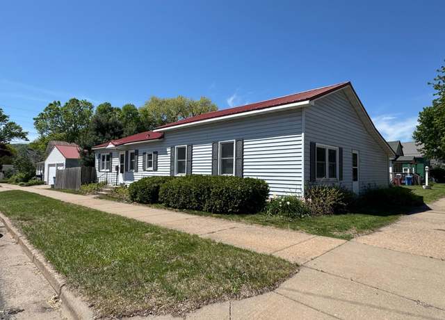 Property at 753 W Mark St, Winona, MN 55987, 3 beds, 3 baths