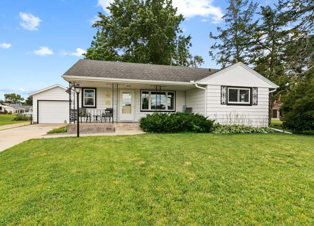Property at 715 Country Club Rd, Sauk Centre, MN 56378, 3 beds, 2 baths