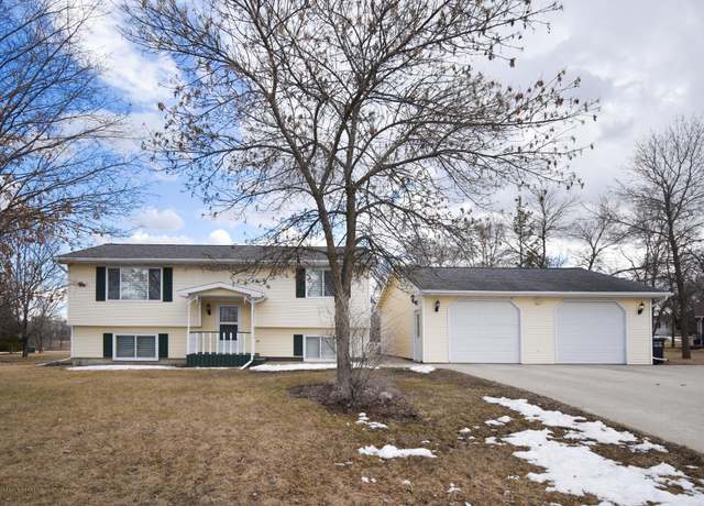 Property at 609 Broadway Ave, Detroit Lakes, MN 56501, 5 beds, 2 baths