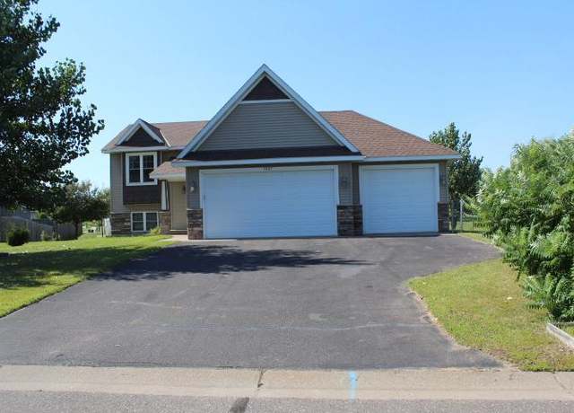Property at 1027 Taft St S, Cambridge, MN 55008, 3 beds, 2 baths