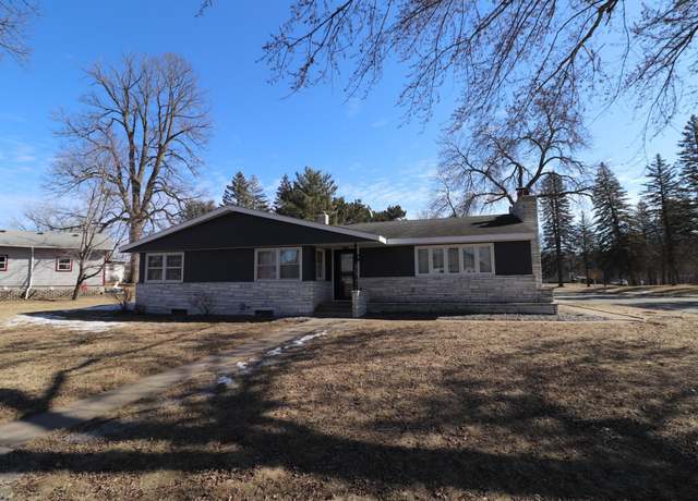 Property at 505 9th St SE, Little Falls, MN 56345, 4 beds, 3 baths