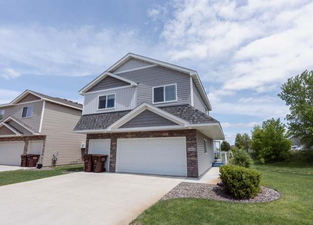 Property at 1004 Alexander Ct, Montrose, MN 55363, 3 beds, 2 baths