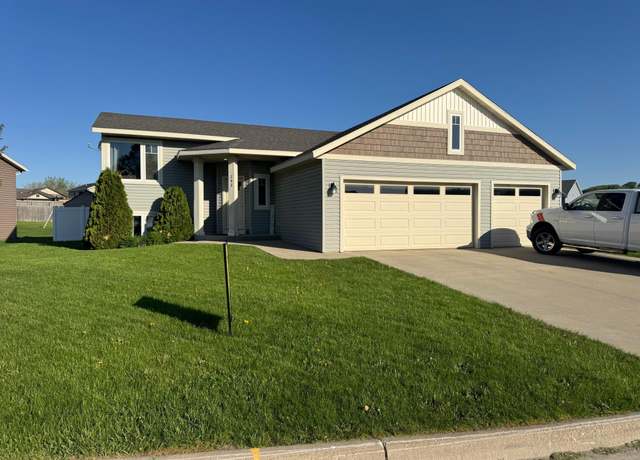 Property at 293 Eagle Ln, Zumbrota, MN 55992, 4 beds, 2 baths