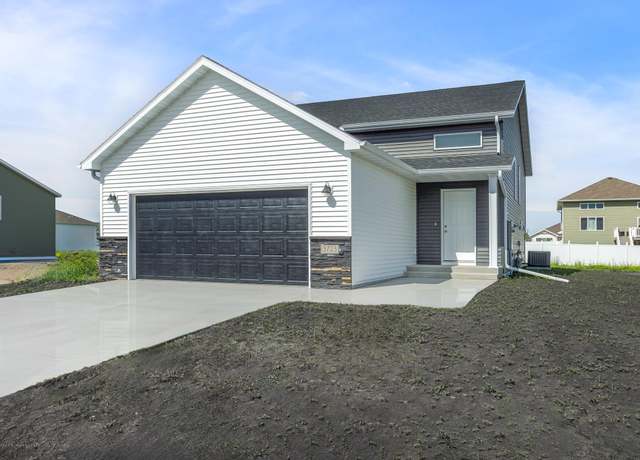 Property at 3723 19th St S, Moorhead, MN 56560, 4 beds, 2 baths