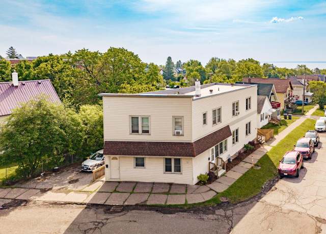 Property at 702 E 11th St, Duluth, MN 55805, 6 beds, 4 baths
