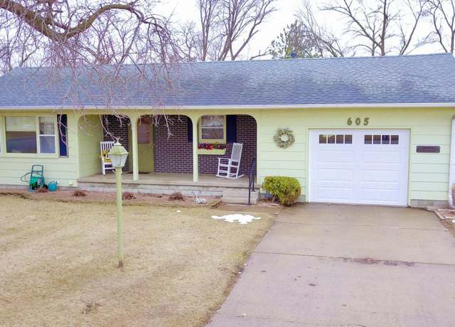 Property at 605 Lake Shore Dr, Sauk Centre, MN 56378, 3 beds, 2 baths