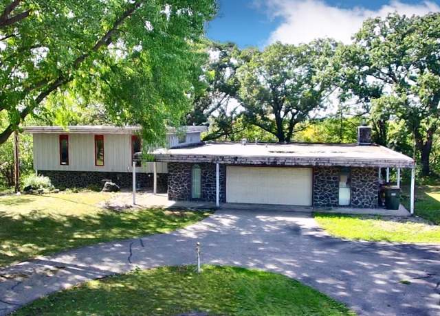 Property at 1004 S Ramsey St, Redwood Falls, MN 56283, 4 beds, 3 baths