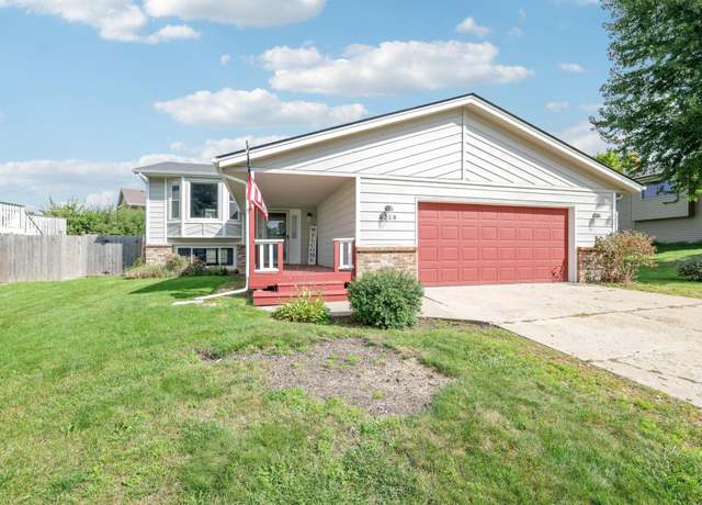 Property at 4368 W 141st St, Savage, MN 55378, 3 beds, 2 baths