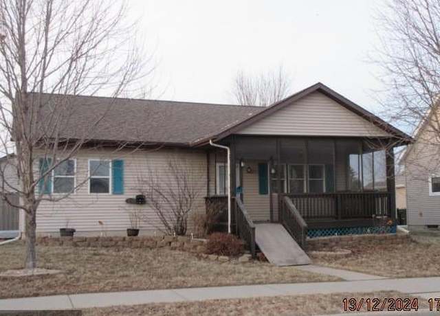 Property at 1111 Engesser Ln, Saint Peter, MN 56082, 4 beds, 2 baths