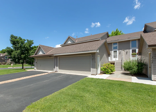 Property at 8704 Cottonwood Ln N, Maple Grove, MN 55369, 3 beds, 2 baths
