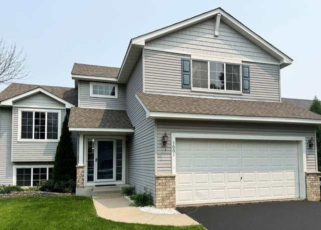 Property at 1001 Oak St, Farmington, MN 55024, 5 beds, 3 baths
