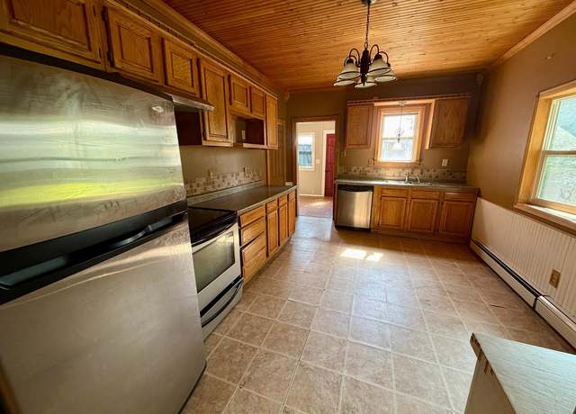 Property at 201 S Carver St, Winthrop, MN 55396, 3 beds, 1 bath