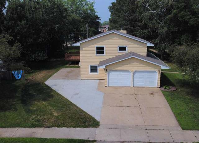 Property at 620 15th St SE, Rochester, MN 55904, 3 beds, 2 baths