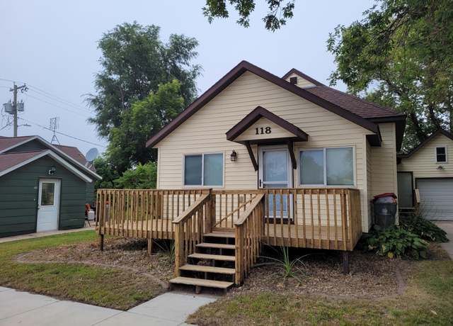 Property at 118 E Colfax St, Parkers Prairie, MN 56361, 2 beds, 1 bath