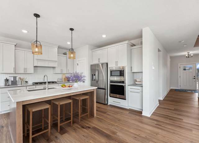 Property at 10261 Shadyview Ln N, Maple Grove, MN 55311, 4 beds, 4 baths