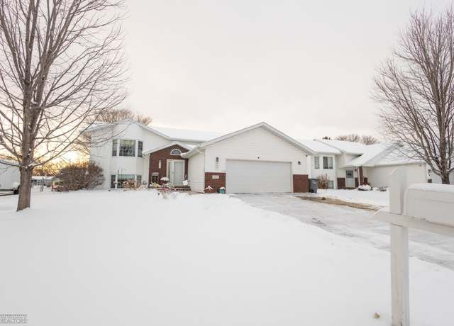 Property at 1215 18th St N, Moorhead, MN 56560, 4 beds, 3 baths