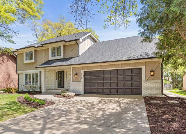 Property at 5824 Oxford St N, Shoreview, MN 55126, 3 beds, 3 baths