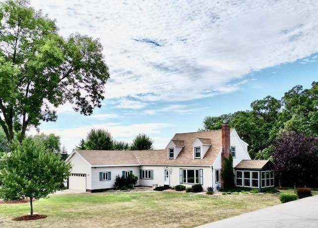Property at 225 E Oak St, Redwood Falls, MN 56283, 3 beds, 2 baths