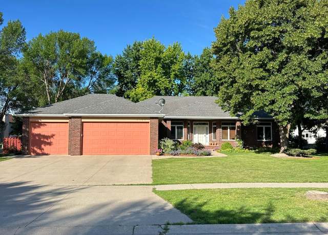 Property at 4404 Oakcreek Dr S, Fargo, ND 58104, 5 beds, 3 baths