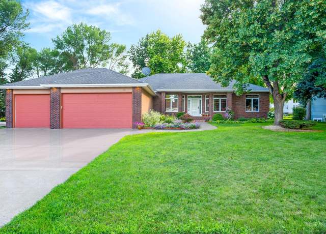Property at 4404 Oakcreek Dr S, Fargo, ND 58104, 5 beds, 3 baths