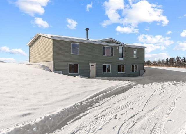 Property at 940 Mains Crossing Ave, Apple River Twp, WI 54001, 3 beds, 4 baths