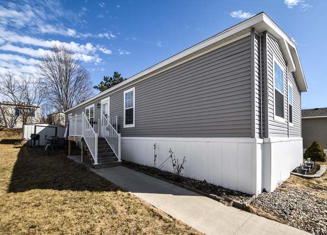 Property at 1374 Birchview Dr, Maplewood, MN 55119, 4 beds, 2 baths
