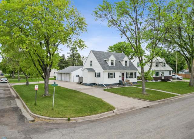 Property at 1204 12th Ave N, Moorhead, MN 56560, 5 beds, 4 baths