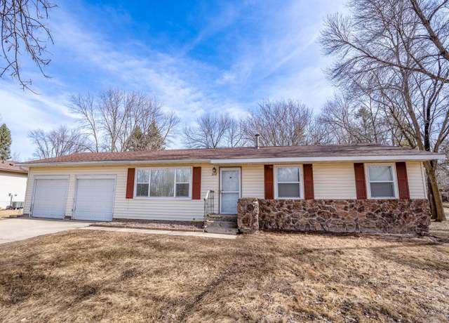 Property at 918 16th St NE, Willmar, MN 56201, 4 beds, 3 baths