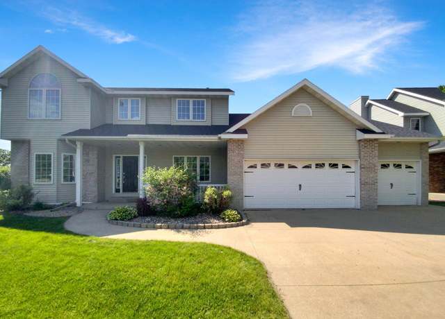 Property at 2021 Century Hills Dr NE, Rochester, MN 55906, 5 beds, 4 baths